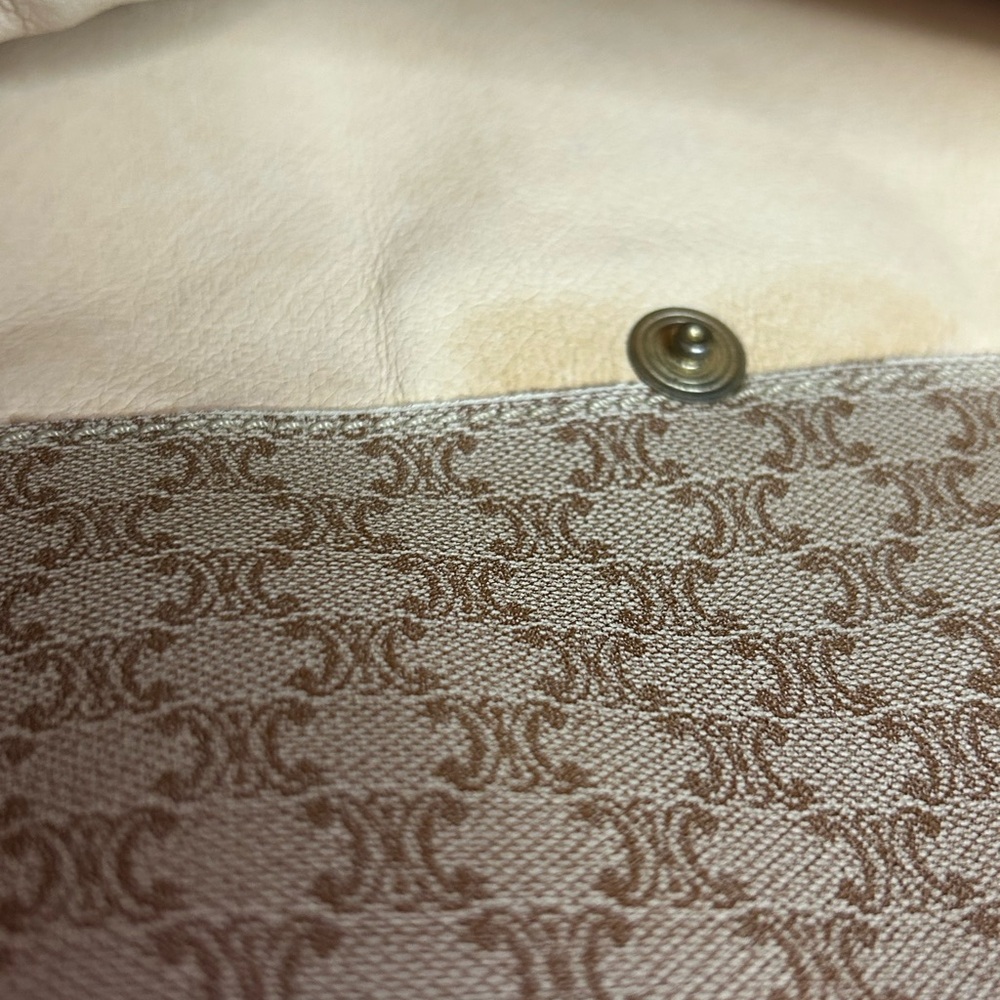 CELINE Kelly Macadam Pattern Elegant Tan and Brown Handbag, Pre-loved. - Picture 10 of 15